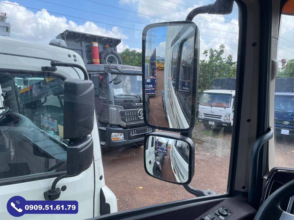 guong_chieu_hau_ben_tai